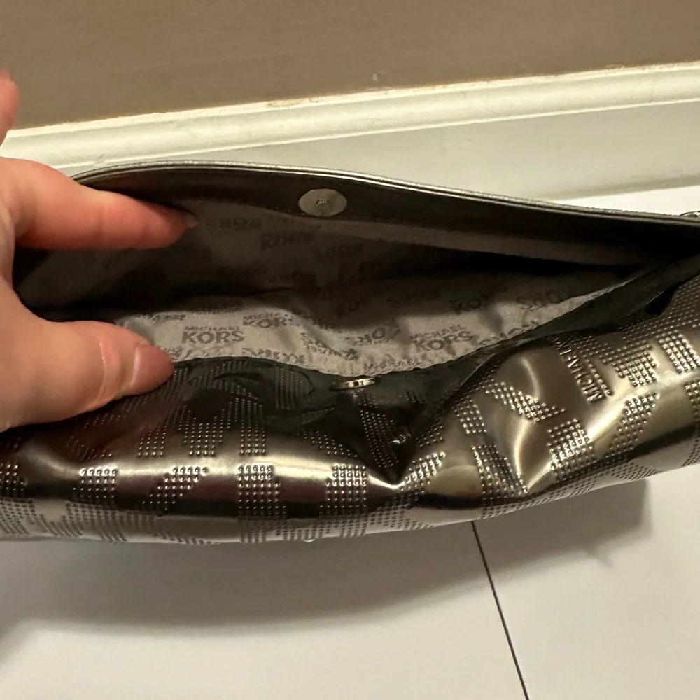 Michael Kors EUC Metallic Silver Logo Patent Leather Jet Set Shoulder Bag